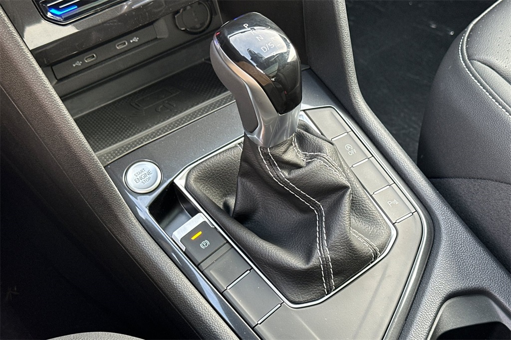 Vehicle image 15 of 24