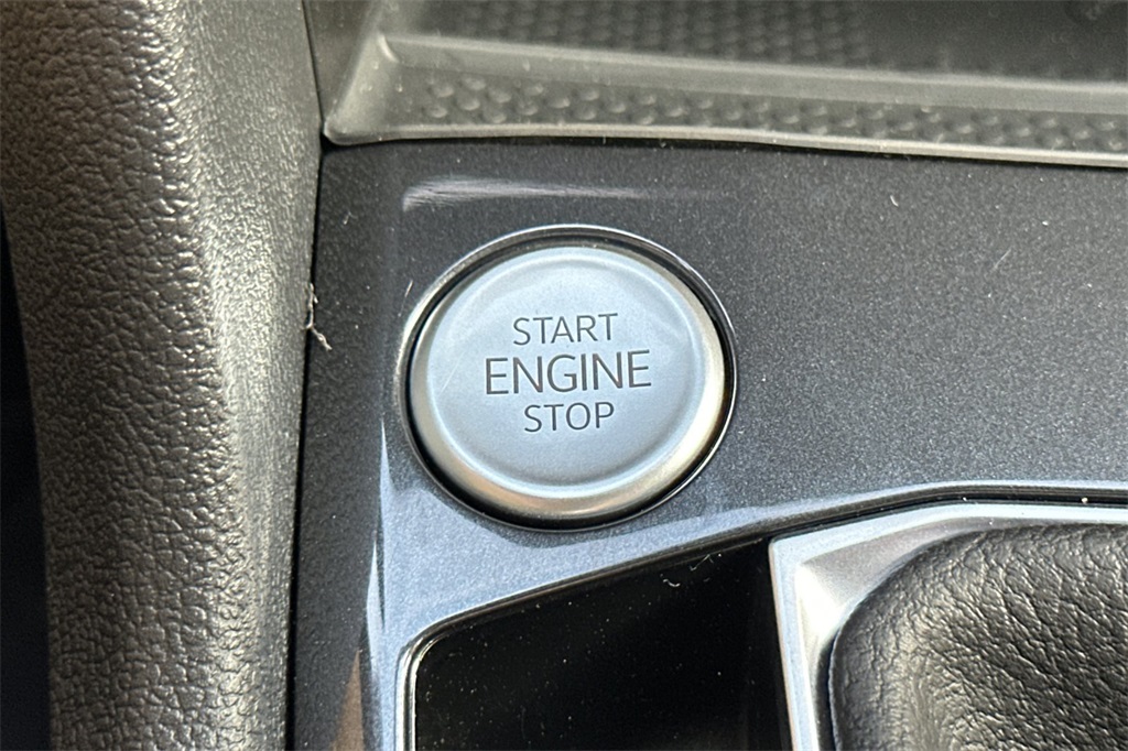 Vehicle image 22 of 24