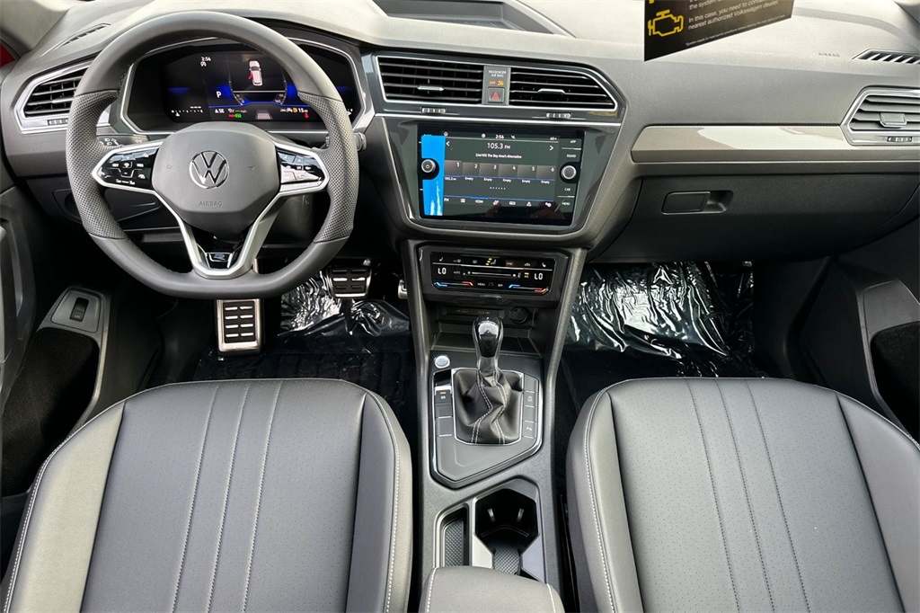 Vehicle image 11 of 24