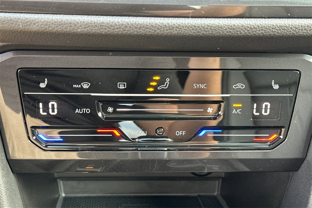 Vehicle image 21 of 24