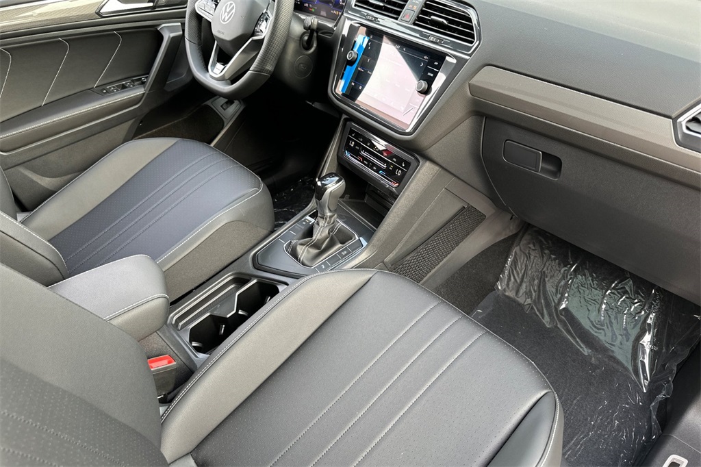 Vehicle image 16 of 24