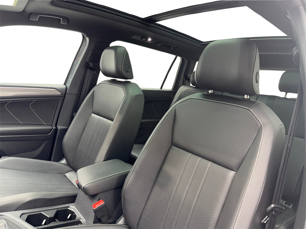 Vehicle image 37 of 61
