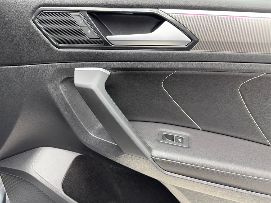 Vehicle image 52 of 61
