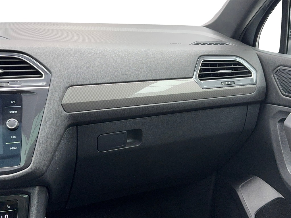 Vehicle image 21 of 61
