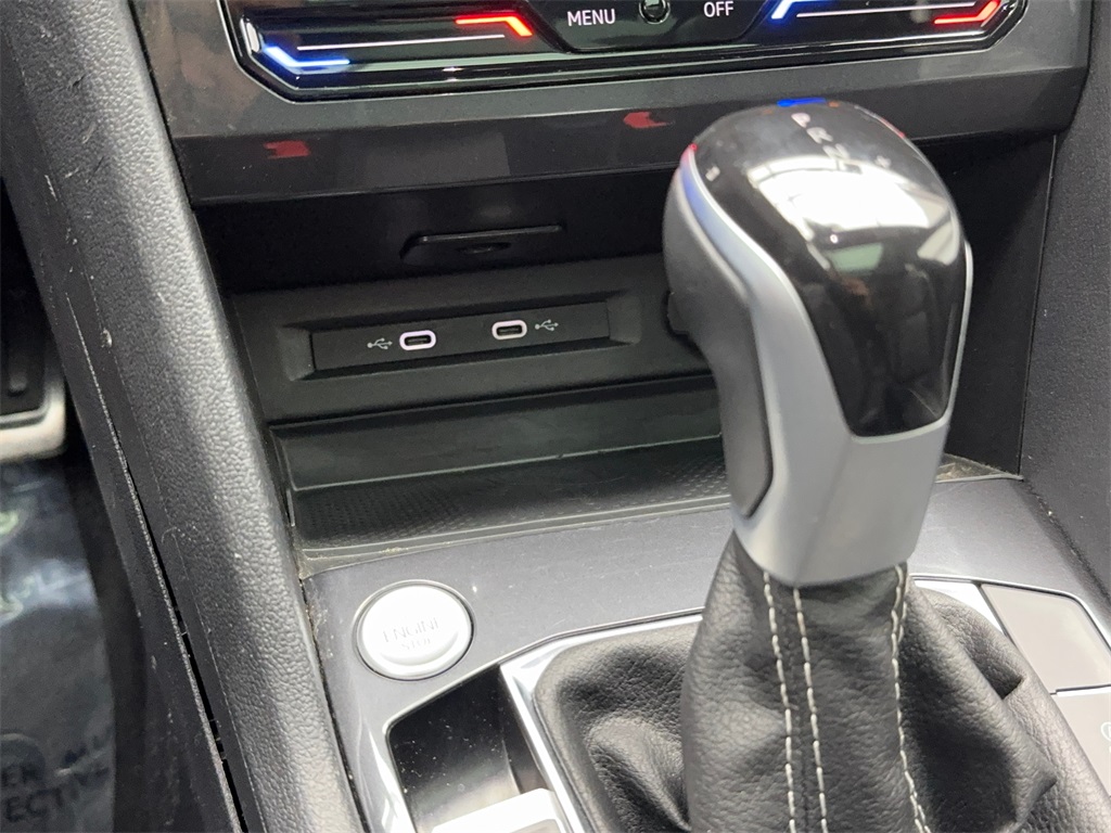 Vehicle image 33 of 61