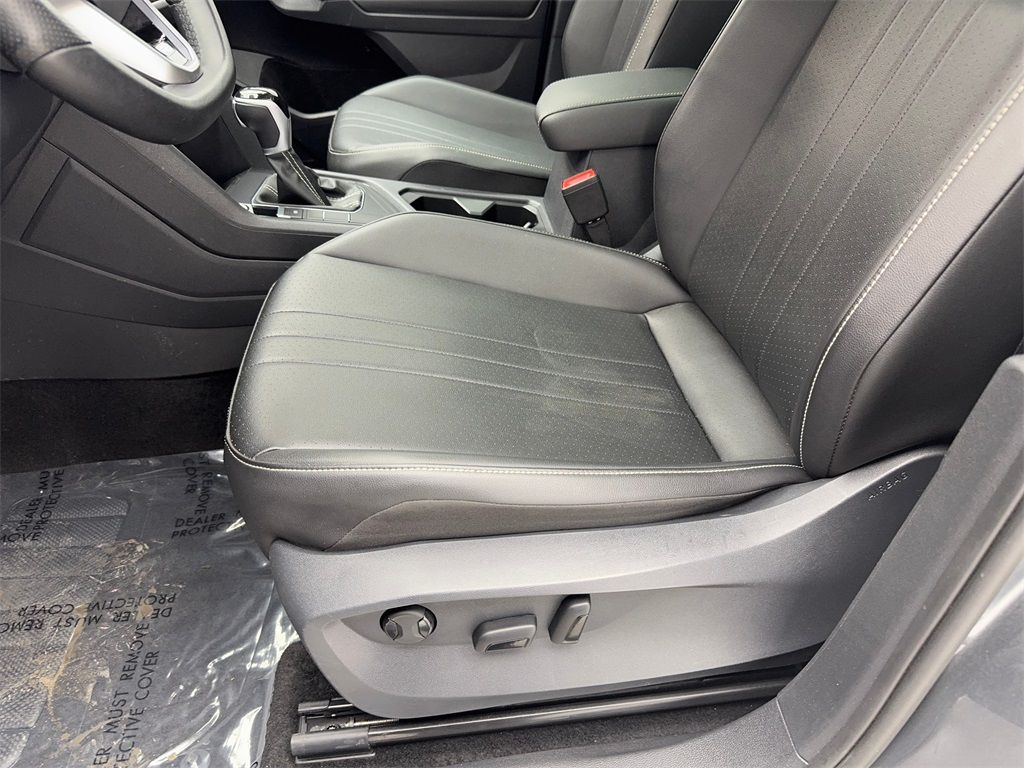 Vehicle image 38 of 61