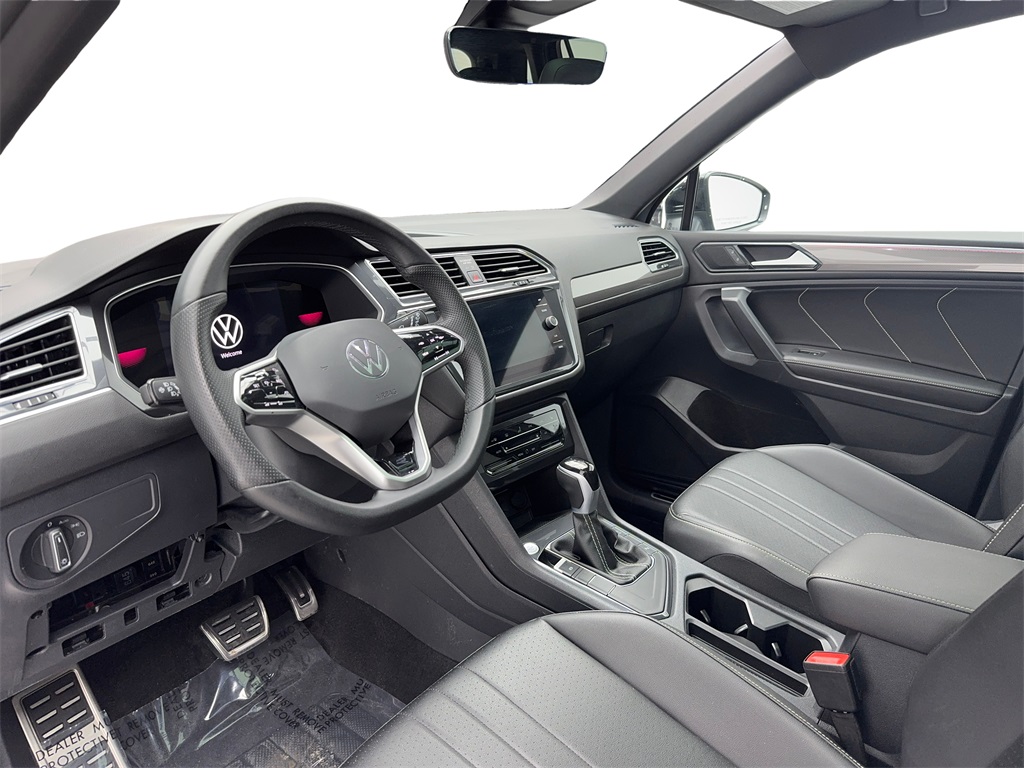 Vehicle image 16 of 61