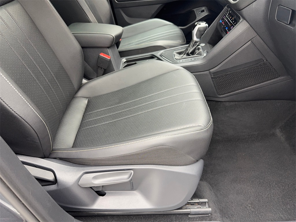 Vehicle image 51 of 61
