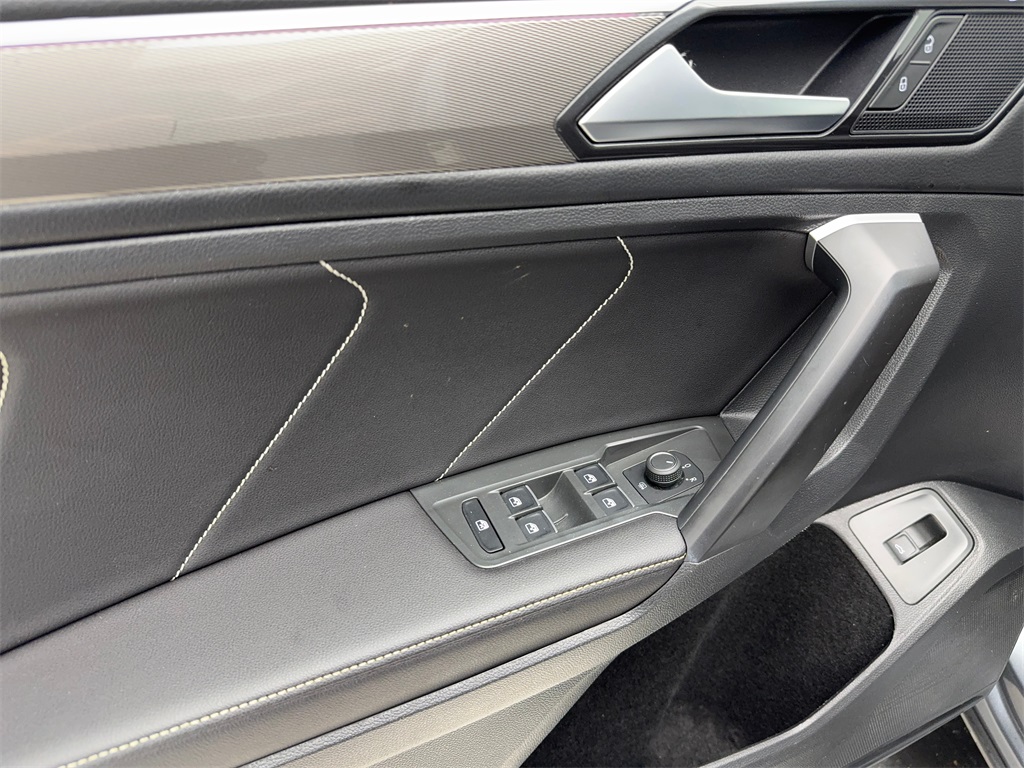 Vehicle image 39 of 61