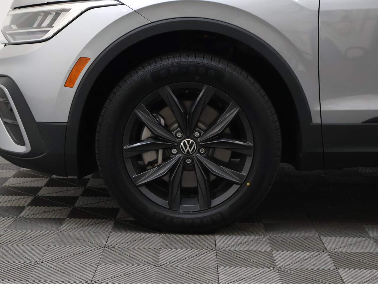 Vehicle image 6 of 16