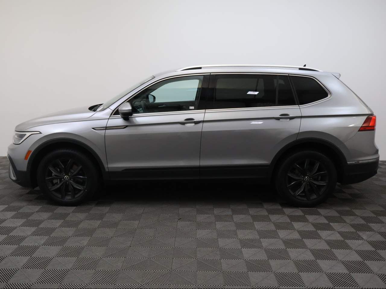 Vehicle image 5 of 16
