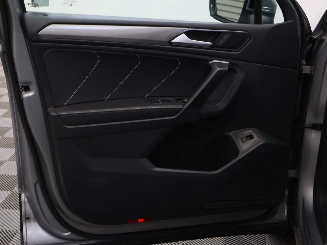 Vehicle image 7 of 16