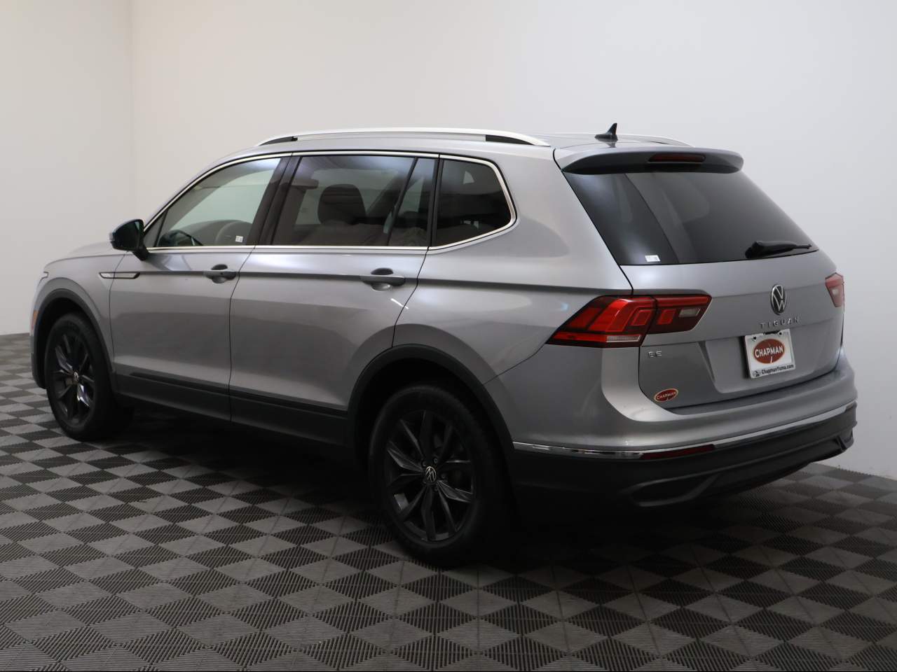Vehicle image 4 of 16