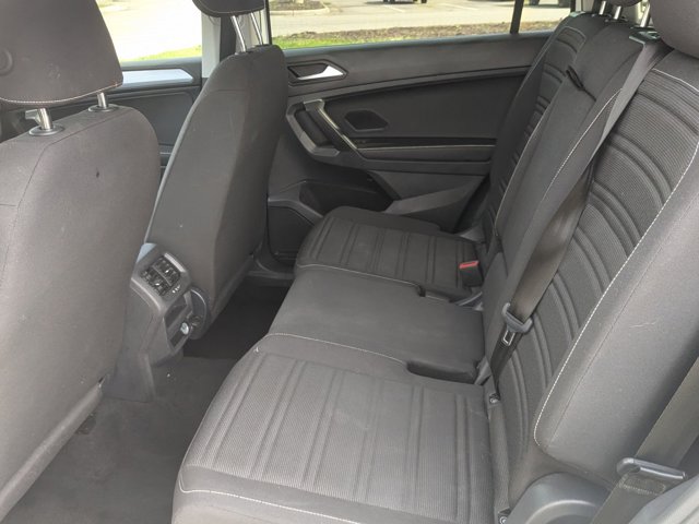 Vehicle image 29 of 40