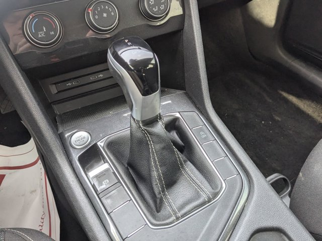 Vehicle image 25 of 40
