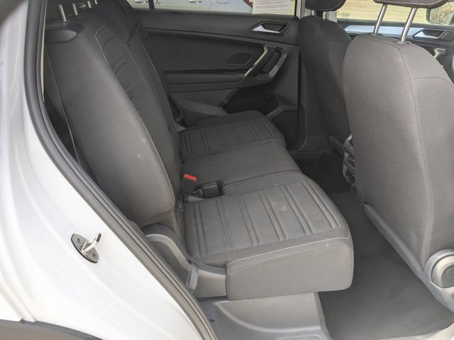 Vehicle image 36 of 40