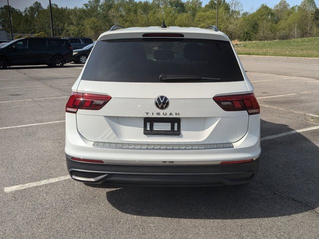 Vehicle image 5 of 40