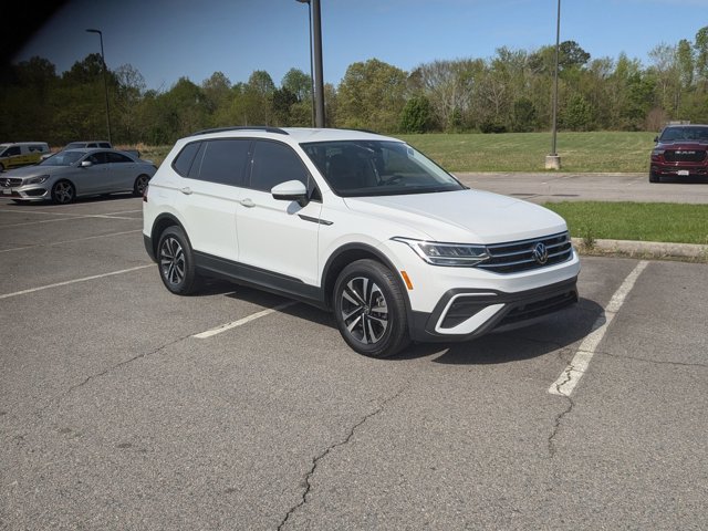 Vehicle image 6 of 40