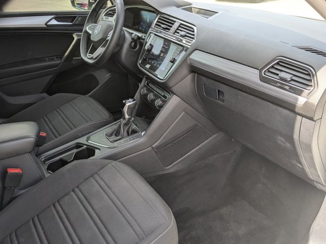 Vehicle image 39 of 40