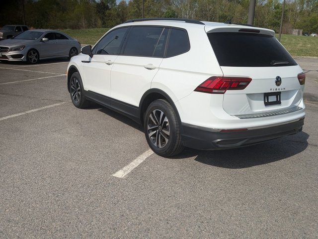 Vehicle image 8 of 40