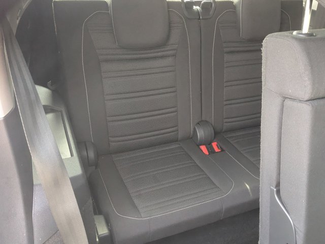 Vehicle image 37 of 40