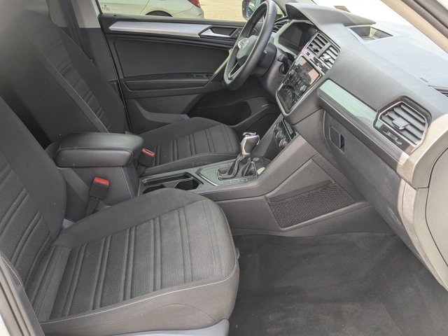 Vehicle image 38 of 40