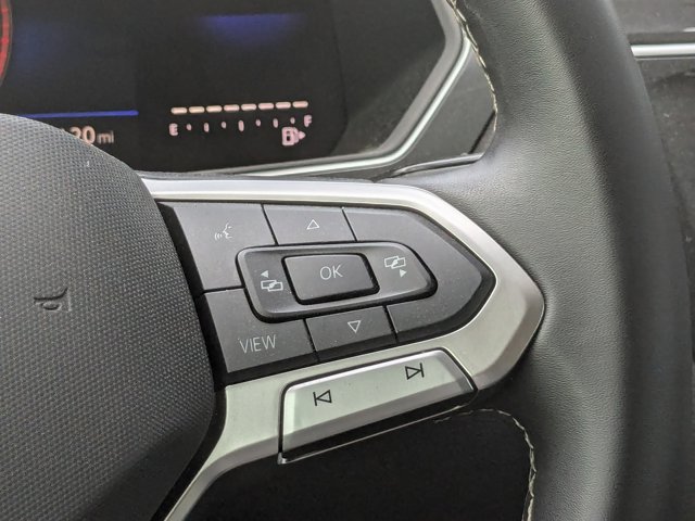 Vehicle image 19 of 40