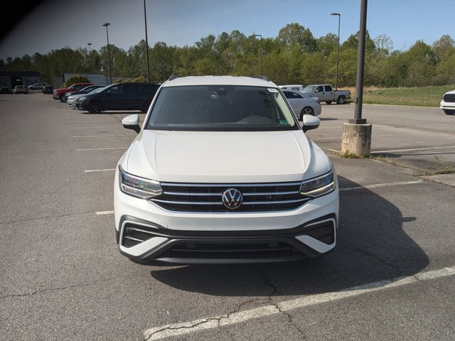 Vehicle image 4 of 40