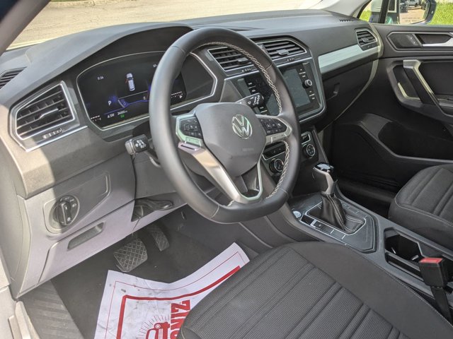 Vehicle image 15 of 40