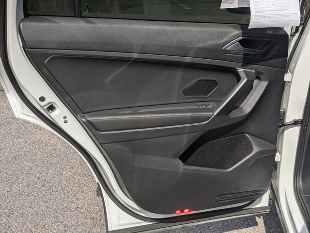 Vehicle image 27 of 40