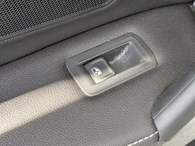 Vehicle image 28 of 40