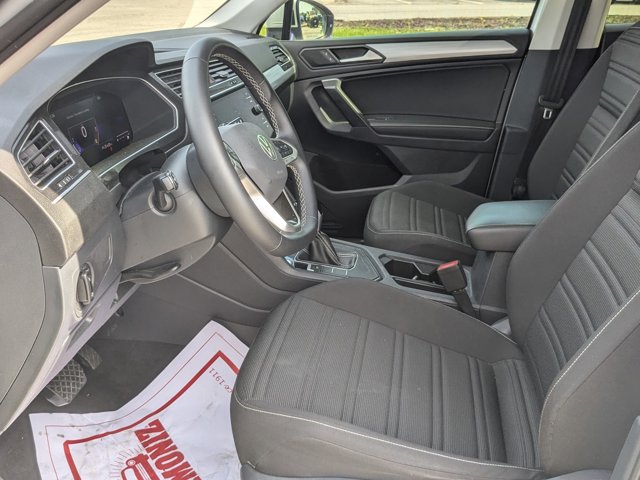 Vehicle image 14 of 40