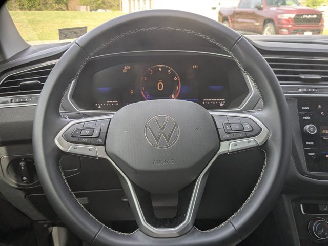 Vehicle image 17 of 40