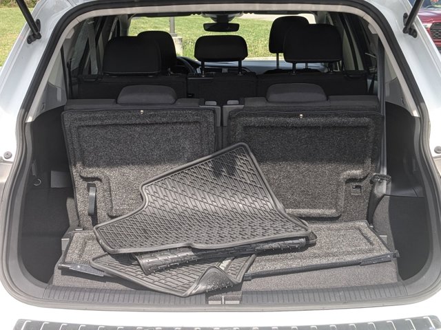 Vehicle image 34 of 40