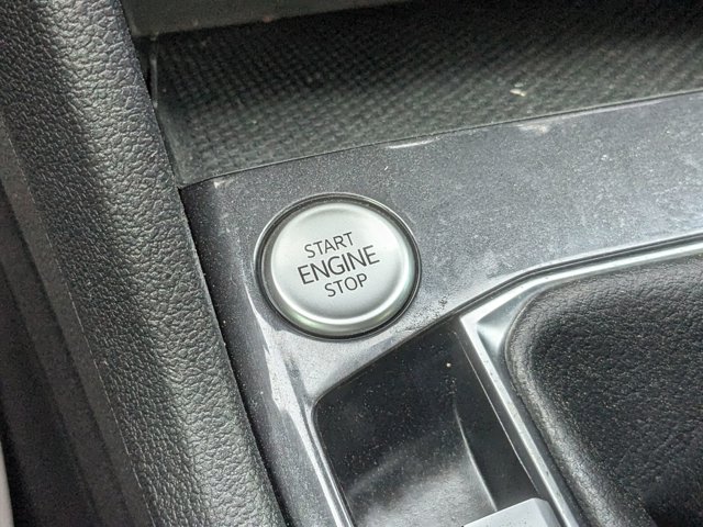 Vehicle image 26 of 40
