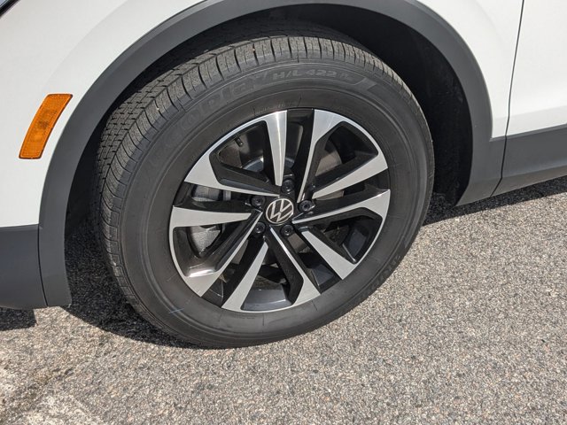 Vehicle image 11 of 40