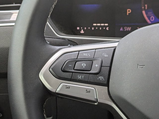 Vehicle image 18 of 40