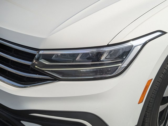 Vehicle image 10 of 40