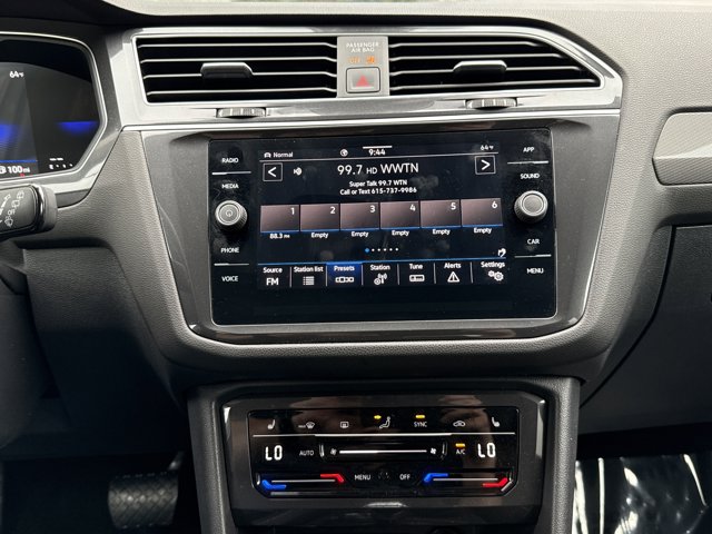 Vehicle image 17 of 28