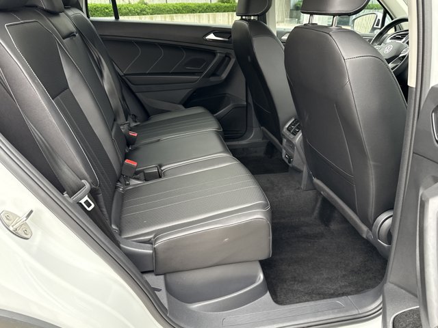 Vehicle image 25 of 28