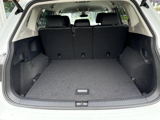 Vehicle image 27 of 28