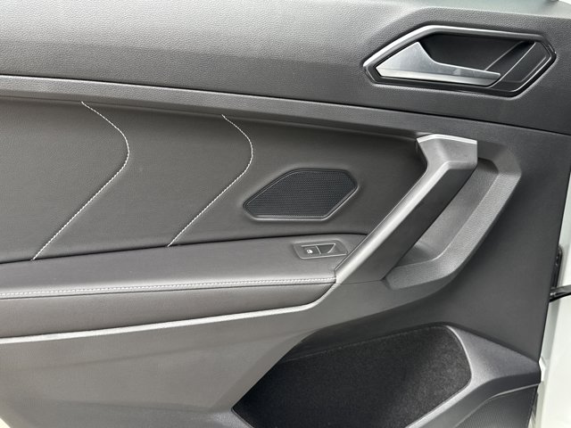 Vehicle image 24 of 28