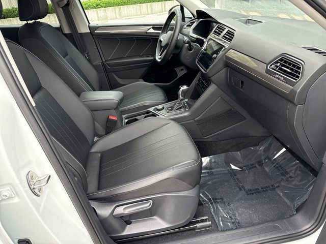 Vehicle image 26 of 28
