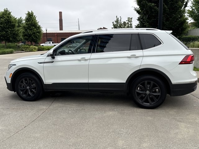 Vehicle image 7 of 28