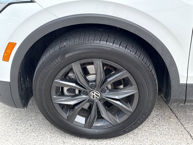 Vehicle image 11 of 28