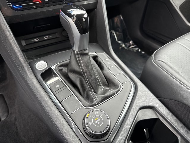 Vehicle image 18 of 28