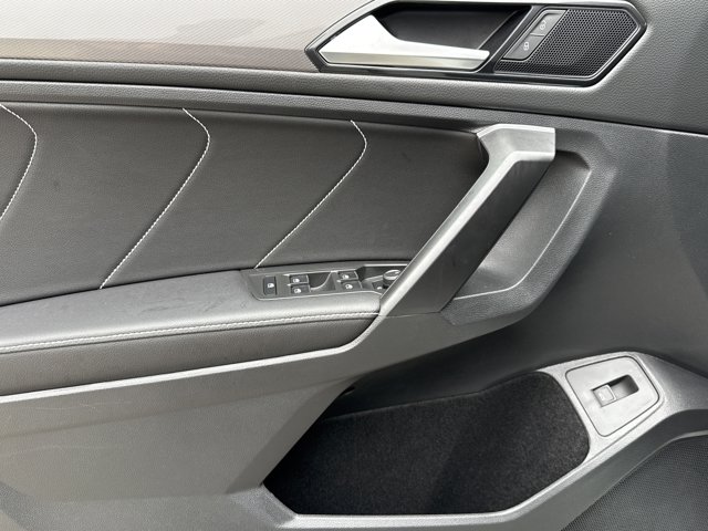 Vehicle image 13 of 28