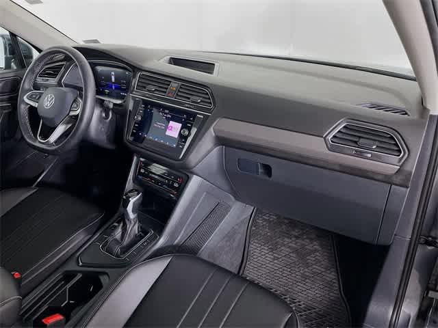 Vehicle image 32 of 35