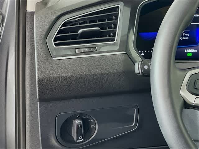 Vehicle image 14 of 35