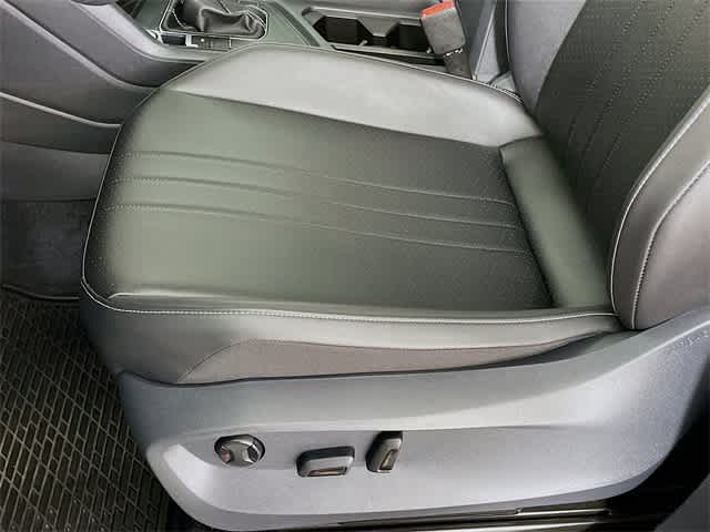 Vehicle image 22 of 35